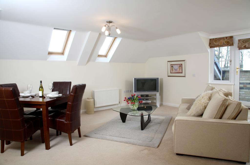 Basingstoke Apartments - Westlands House, City Centre, Home-From-Home Exterior photo